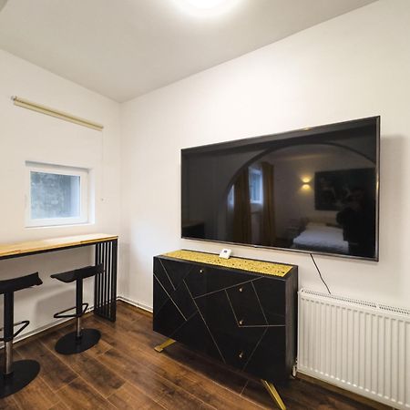 Loving Downtown Studio By Chr Luxury Property Bukares Bagian luar foto