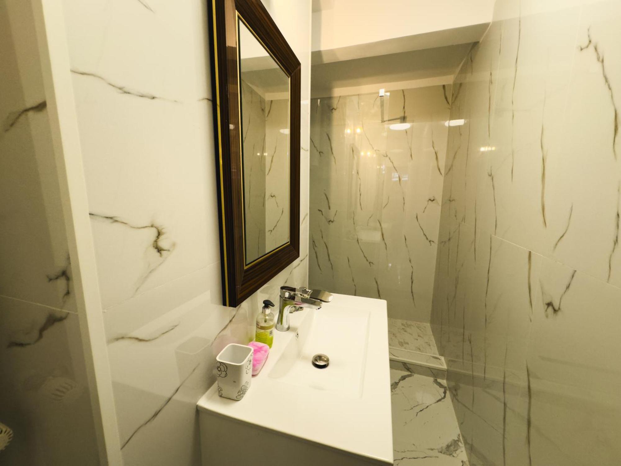 Loving Downtown Studio By Chr Luxury Property Bukares Bagian luar foto